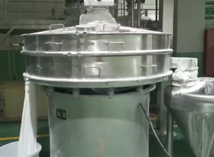 木薯粉分筛分现场,要求100目以细占75%